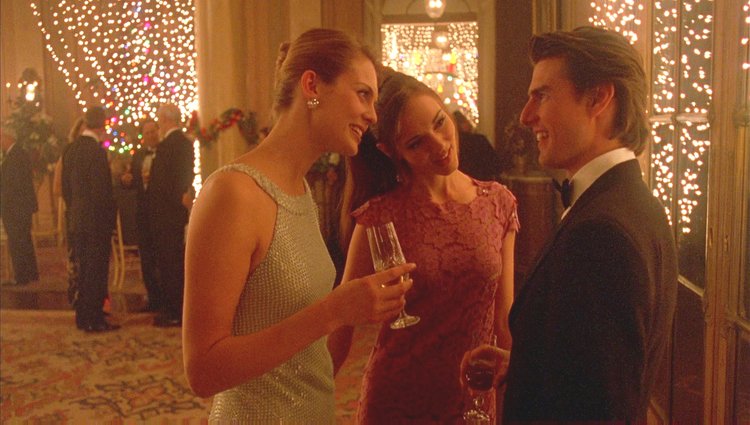 Themes of doubling and twinship feature prominently in  Eyes Wide Shut , as in this scene where Bill Harford flirts with “two models” (1999)
